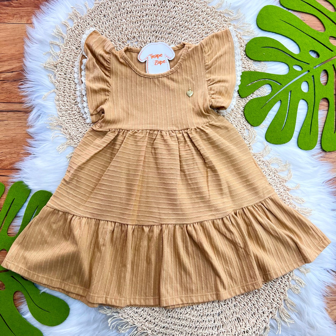 Vestido com Manga Flare e Babadinho - Areia
